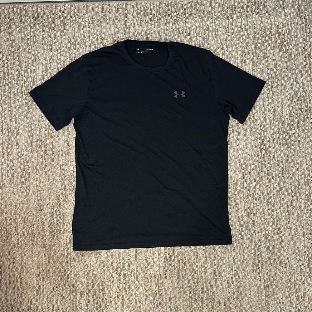 Under Armour Men's Dark Tee (335)